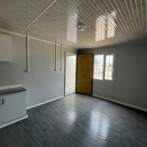4x8-konteyner-ici