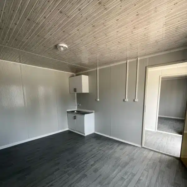 4x8-konteyner-ici